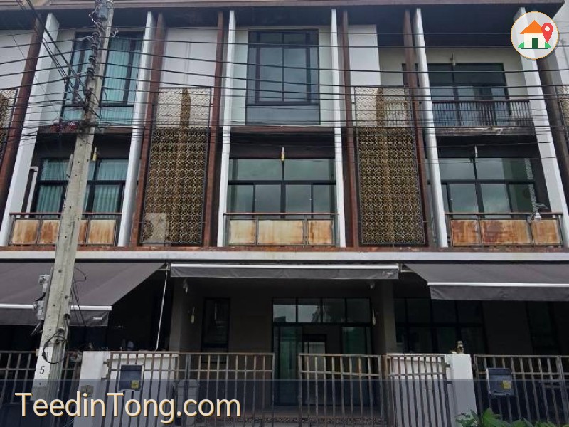 ขายทาวน์โฮม 3 ชั้นครึ่ง  ฟลอรา วงศ์สว่าง (Flora Wongsawang) ใกล้MRTแยกติวานนท์ นนทบุรี