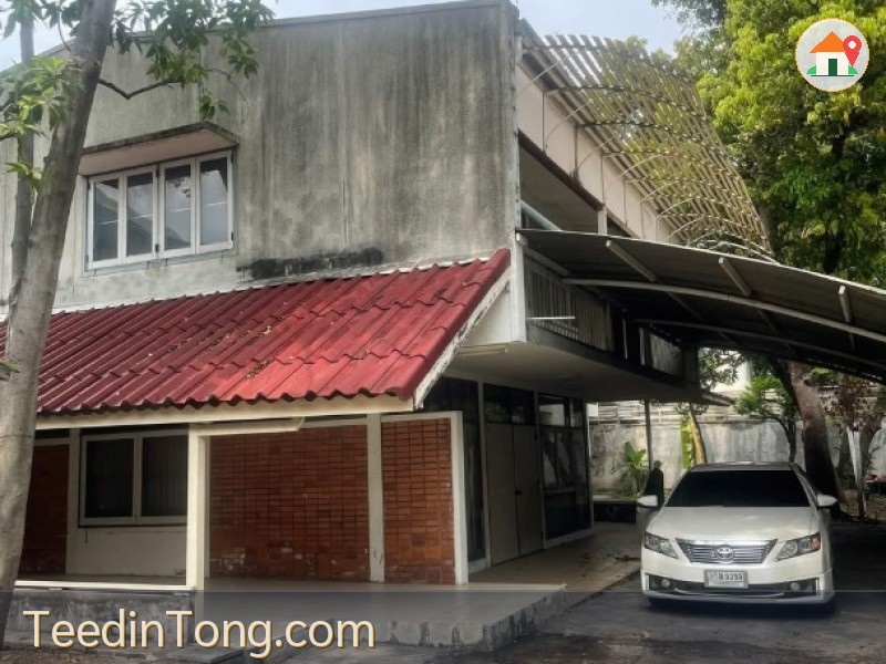 ขายที่ดินพร้อมบ้านเก่าแปลงมุม 187 ตรว. เอกมัย ซอย 18 สภาพแวดล้อมดี เหมาะสร้างบ้าน สำนักงาน หรือลงทุน ใกล้ BTS เอกมัย ทองหล่อ
