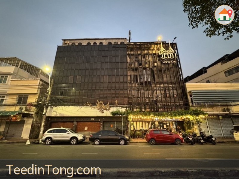 ขาย อาคารพาณิชย์ 5 ห้อง 4 ชั้น ติดถนนหน้าลานคนเมืองเสาชิงช้า วัดสุทัศน์  เหมาะทำโรงแรม โฮสเทล ภัตตาคาร สำนักงาน
