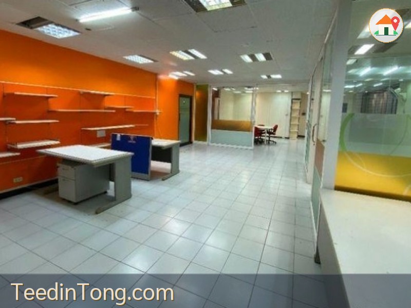 ขายออฟฟิศ บางนา country complex ขนาดพื้นที่ 178.89 ตร.ม. มีเฟอนิเจอร์ให้บางส่วน