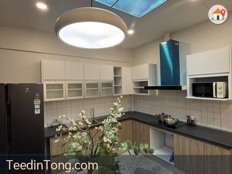 P777 ให้เช่าทาวน์เฮ้าส์ 2 ชั้น  ย่านพหลโยธิน 691 ใกล้ BTS สายหยุด 150 เมตร Renovated ใหม่ เหมาะทำธุรกิจ คาเฟ่ ร้านกาแฟ และอยู่อาศัย