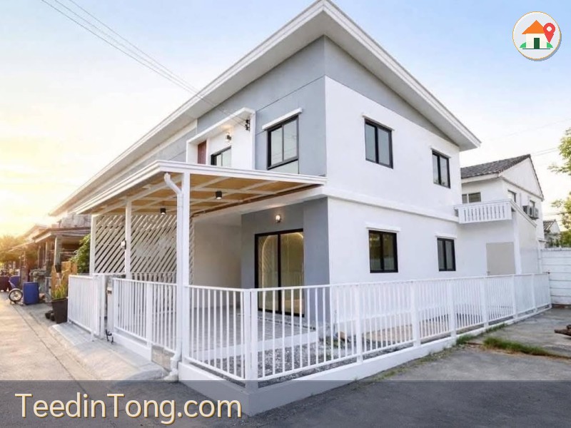 รีโนเวทใหม่เอี่ยมทั้งหลัง ดีไซน์โปร่งสบาย ได้พื้นที่ส่วนตัวหลังมุมเนื้อที่กว้าง 24 ตร.ว.
